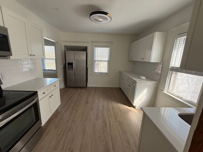 Building Photo - 3145 Pleasant Ave