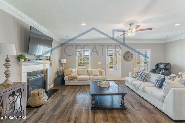 Building Photo - 129 Hackberry St