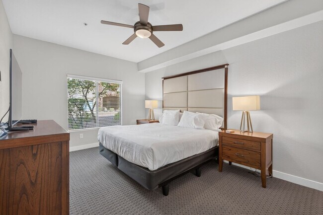 Building Photo - 5350 E Deer Valley Dr