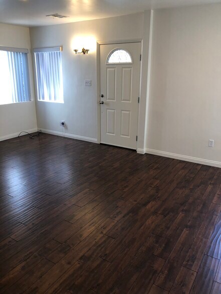 Building Photo - 5404 Briggs Ave