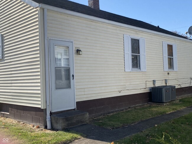 Building Photo - 702 W 23rd St