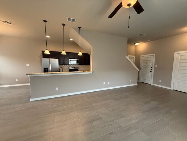 Building Photo - 2249 Avery Village