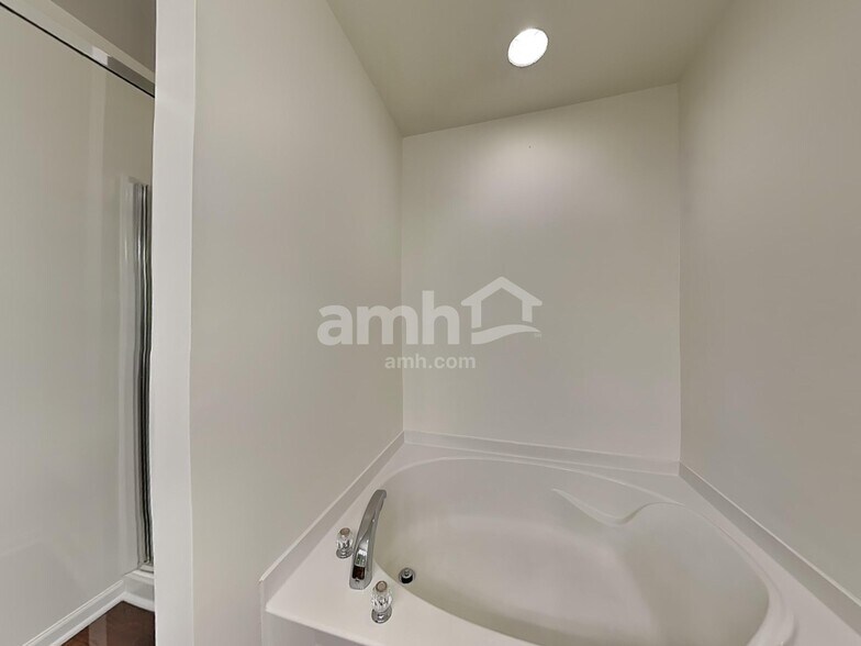 Building Photo - 3904 Edgewood Terrace Rd