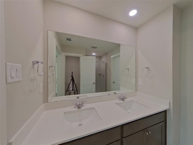 Building Photo - 310 Lincoln Cir