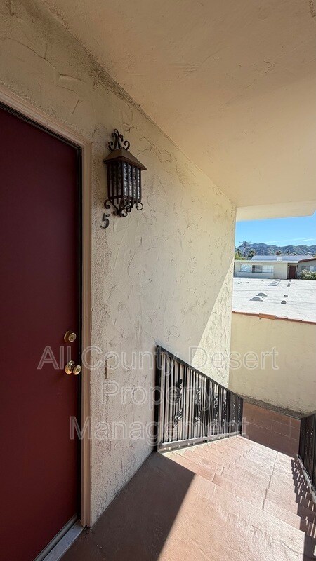 Building Photo - 550 El Cielo Rd