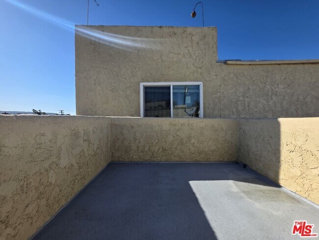 Building Photo - 517 N Francisca Ave