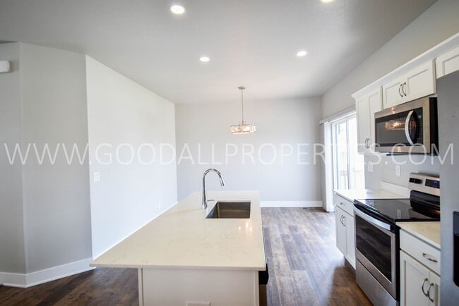 Building Photo - Must See!! Modern Style Ranch, 3 bedroom 2.5 bath home in Waukee!