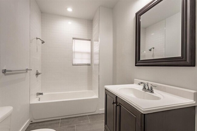 Building Photo - 1221 NW 31st St