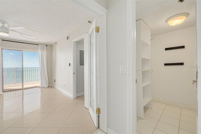 Building Photo - 7432 Sunshine Skyway Ln S