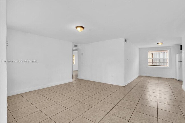 Building Photo - 2800 NW 6th Ct