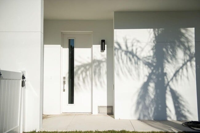 Building Photo - 3826 Pompano Dr SE