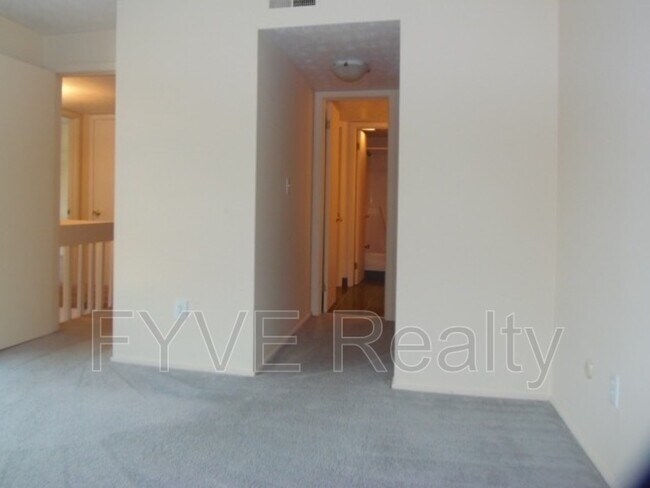 Building Photo - 751 Worthington Forest Pl