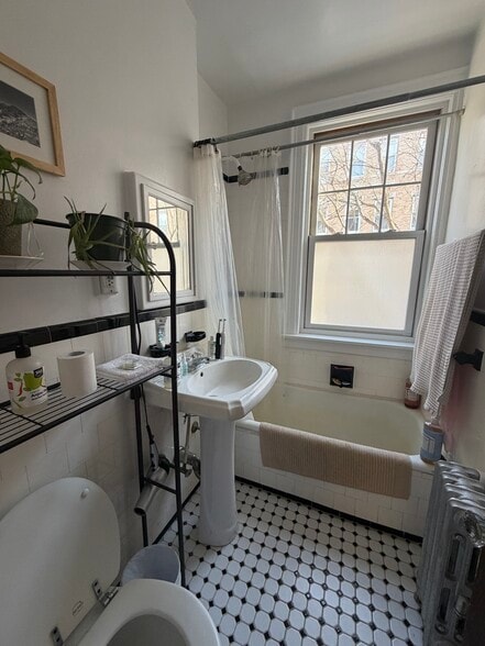 Building Photo - 48 Strathmore Rd