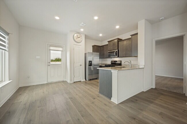 Building Photo - Modern 3BR Home with Open Floor Plan in Ponder, TX