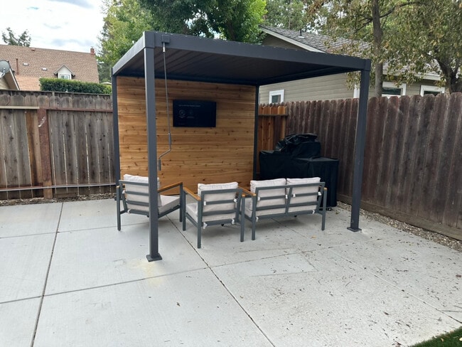 Building Photo - 1845 San Luis Rd