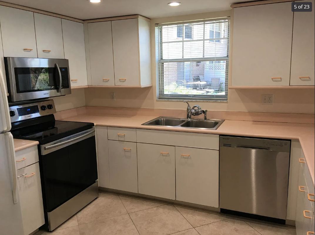 Kitchen - 6670 Ilex Cir