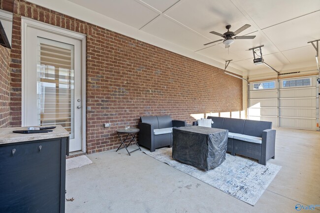 Building Photo - 125 Bur Oak Dr