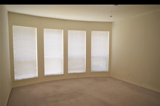 Building Photo - 803 Lazy Springs Ln