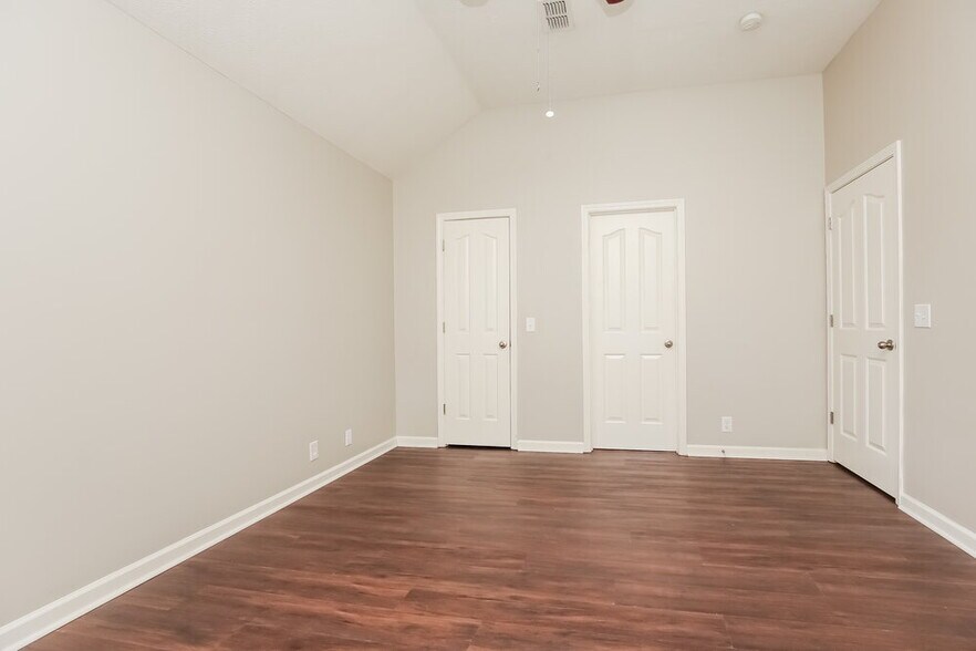 Building Photo - 8632 Lawson Dr