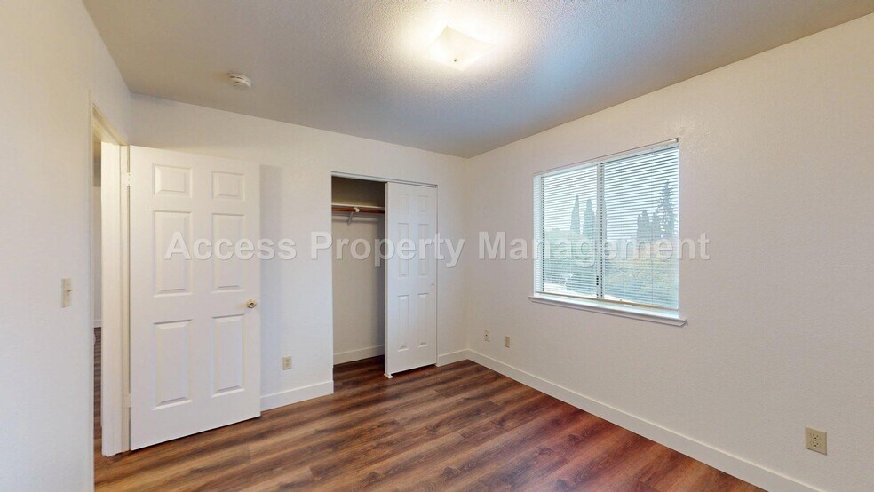 Building Photo - 114 Baker St