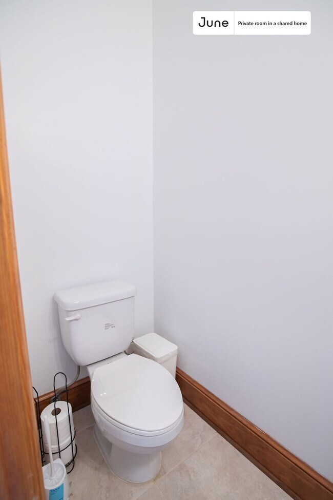 Building Photo - Room in Shared 3 bed/3.5 bath home