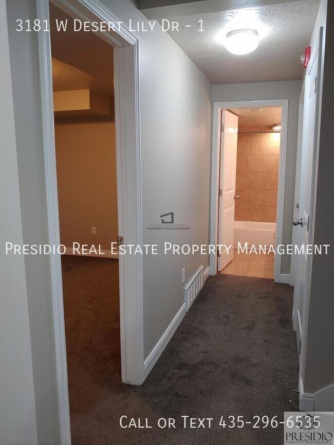 Building Photo - 3181 W Desert Lily Dr