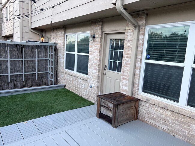 Building Photo - 6486 Alisa Ln