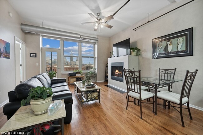 Building Photo - 6 S Laflin St