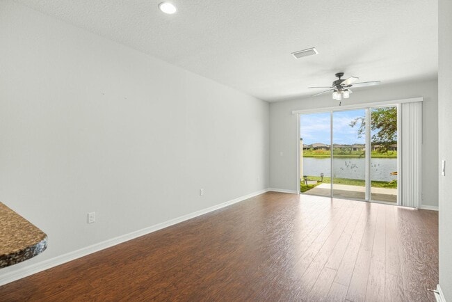 Building Photo - 9210 Hillcroft Dr