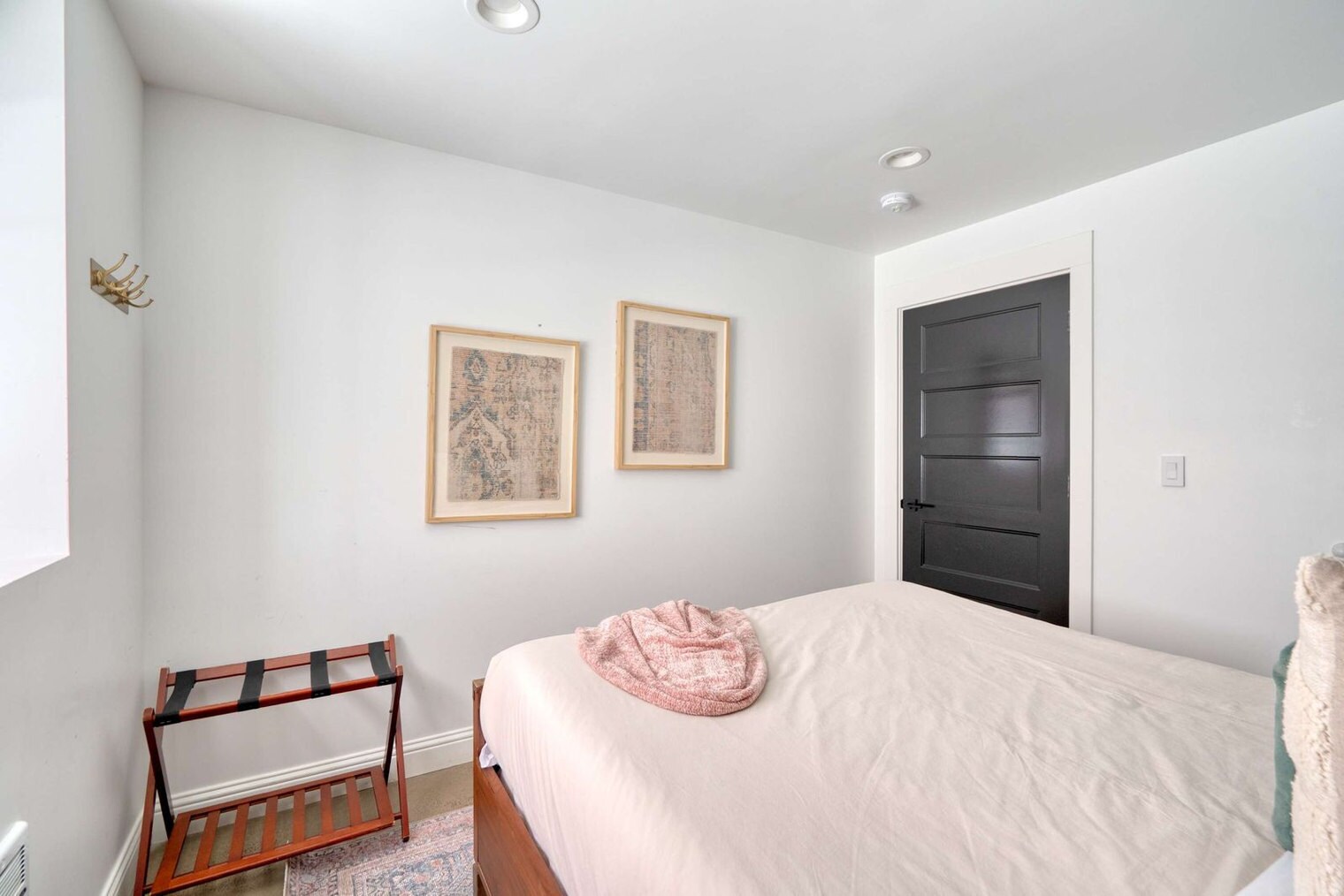 Building Photo - 18 NW 22nd Pl