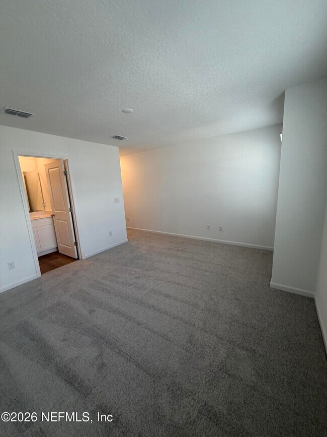 Building Photo - 539 Holly Lks Dr