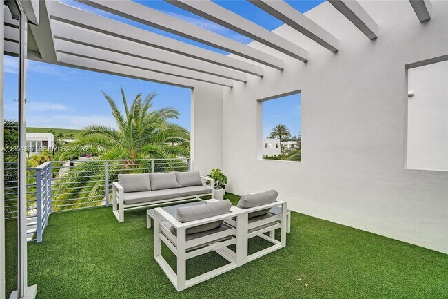 Building Photo - 9995 NW 75th St