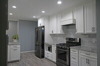 Building Photo - Beautifully updated 'Tonka rental available! 3 beds 2 baths in Royal Hills!