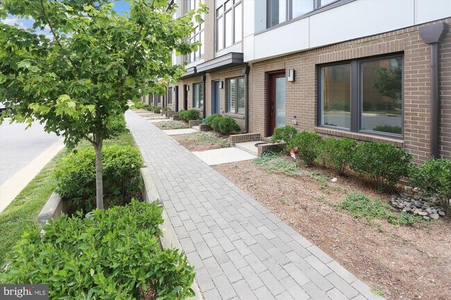 Building Photo - 8060 Red Hook St