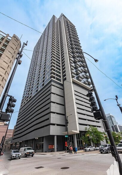 Building Photo - 235 W Van Buren St