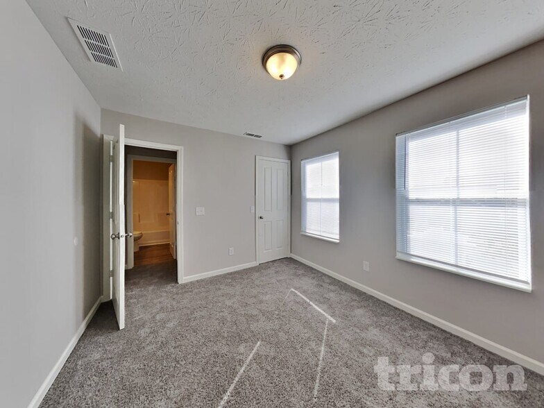 Building Photo - 10348 Hunters Crossing Blvd