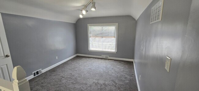 Building Photo - 7335 Maple St