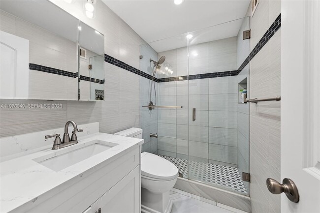 Building Photo - 3922 NE 166th St