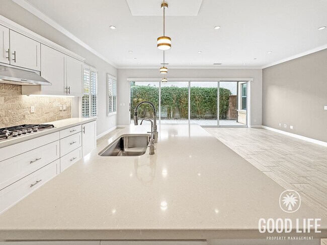 Building Photo - Stunning 3Bd/3.5Ba Home in Irvine w/Large Patio, Modern Design and 2 Master Suites!