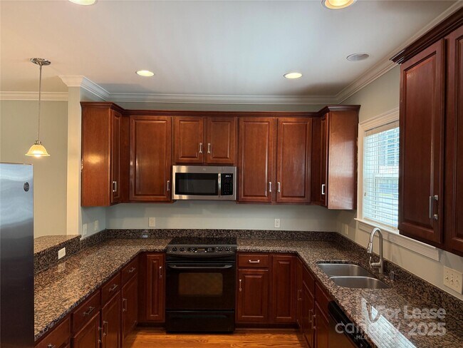 Building Photo - 311 Woodvale Pl
