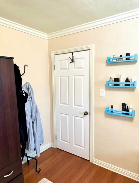 Building Photo - 5065 Gardenia Ave