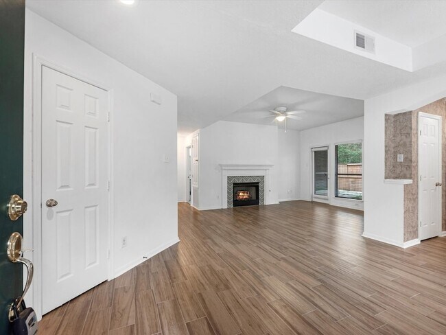 Building Photo - 142 N Magnolia Pond Pl