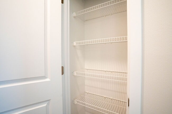 Building Photo - BRAND NEW 3 BEDROOM HOME - Mount Vernon, MO