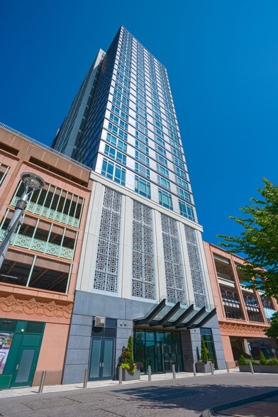 Building Photo - 360 State