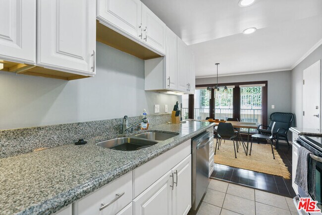 Building Photo - 843 4th St