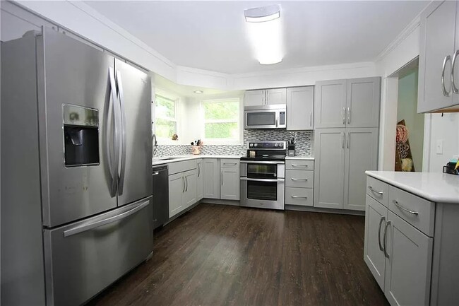 Building Photo - 1467 Grandview Dr