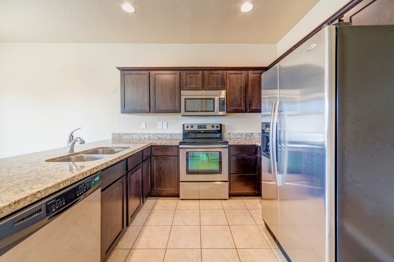 Building Photo - 4299 Cresthaven Ln
