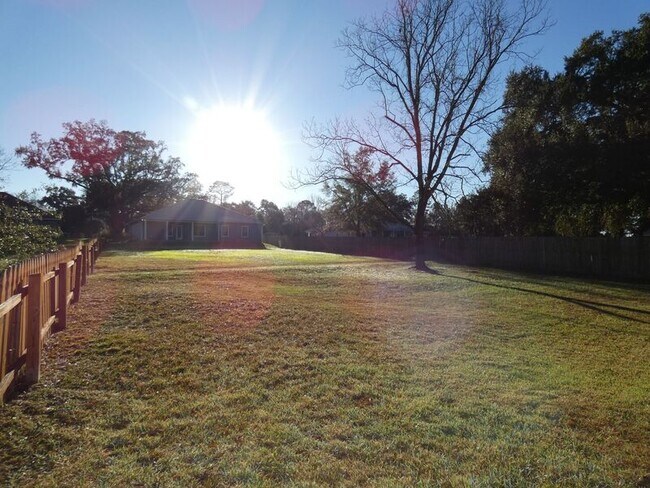 Building Photo - 4985 Creekside Ln