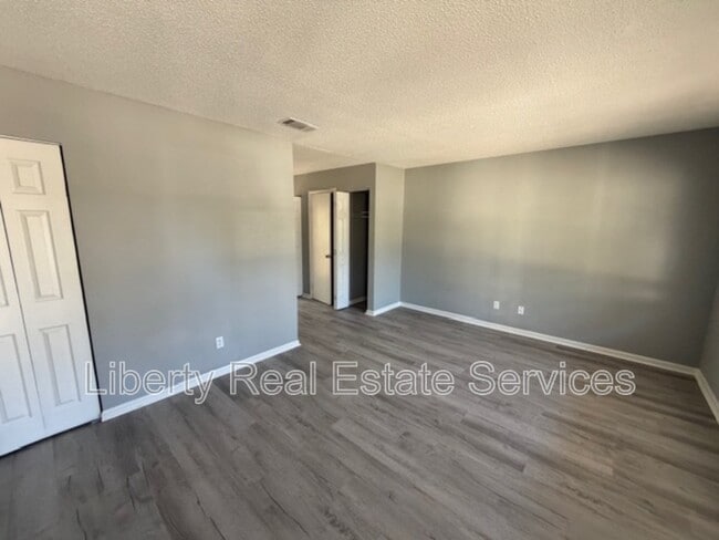 Building Photo - 910 Berkshire Ter