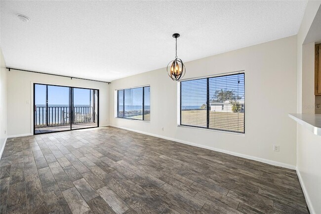 Building Photo - 828 Bahia Del Sol Dr